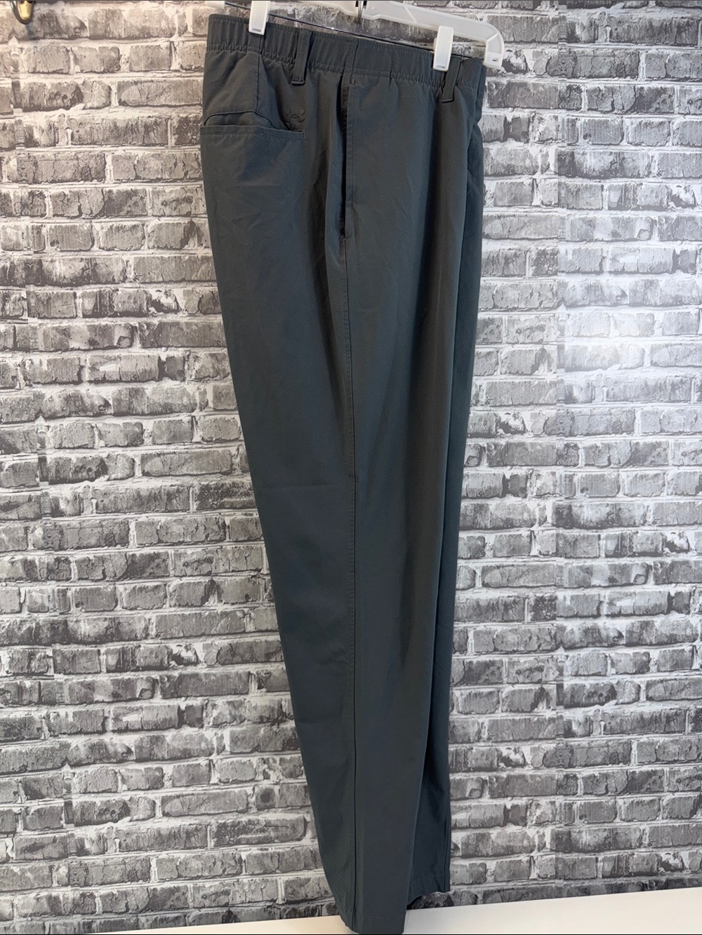 Men's Under Armour Straight-Leg Elastic-Waist Pants in Charcoal